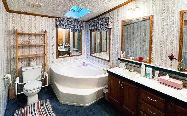 25 Mobile Home Bathroom Decorating Ideas