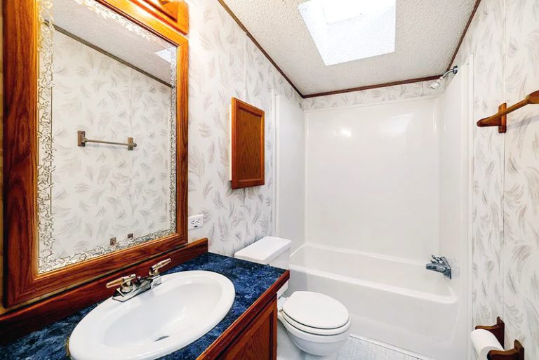 25 Mobile Home Bathroom Decorating Ideas