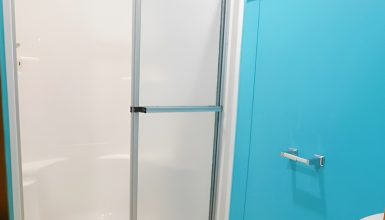 How to Choose a Mobile Home Shower Door