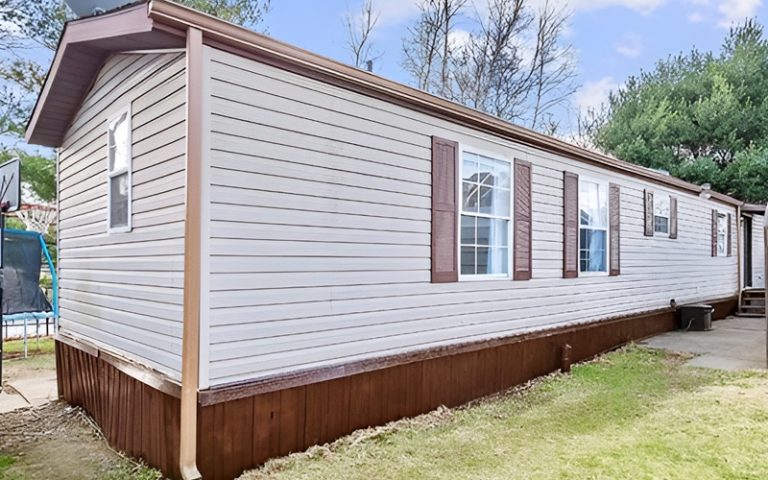 Pros and Cons of Wood Skirting for Mobile Homes