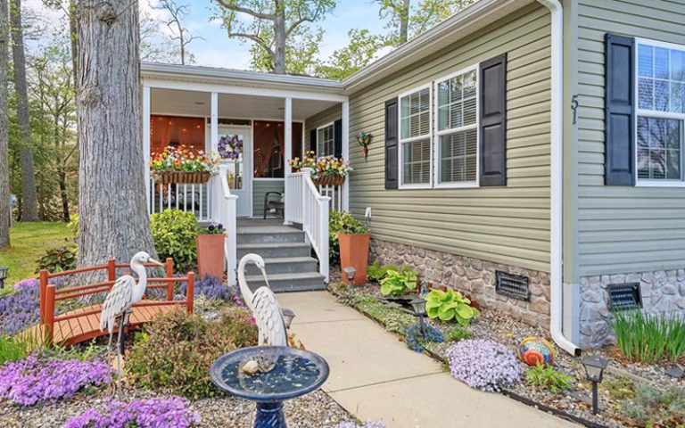 8 Landscaping Ideas for Around Mobile Home Skirting