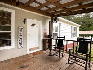 Maximizing Space: 10 Mobile Home Small Front Porch Ideas