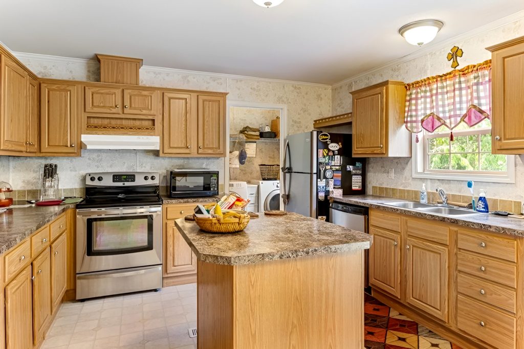 How to Choose a Regular Kitchen Cabinet for a Mobile Home