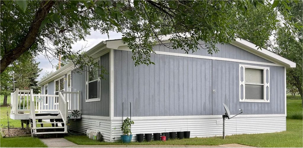 DIY project ideas to personalize your double-wide mobile home