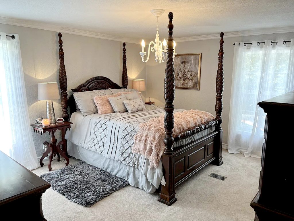 Old-single-wide bedroom