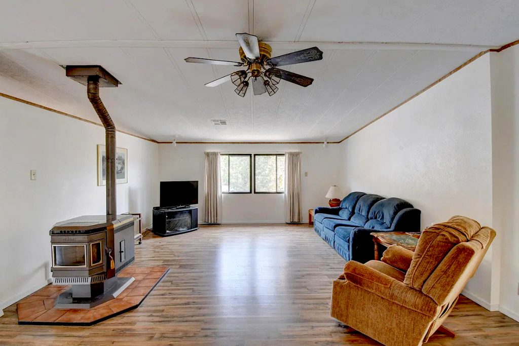 Old single wide living room