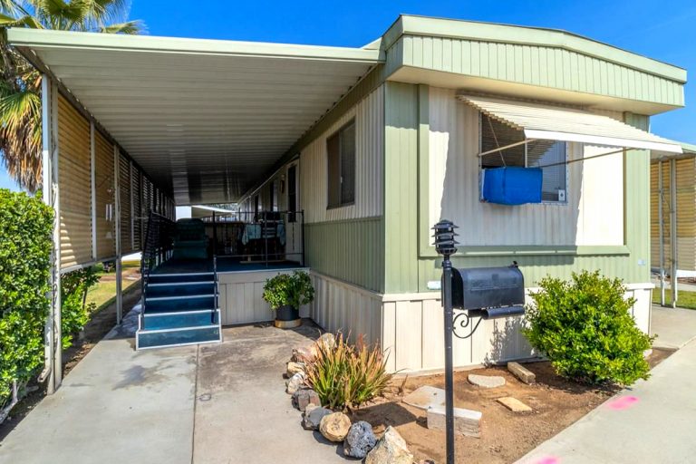 4 Types of Mobile Home Awnings