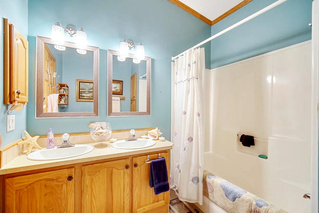 Triple-Wide-Mobile-Home-Guest Bathroom
