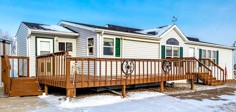 Should a Deck Be Attached to a Mobile Home?