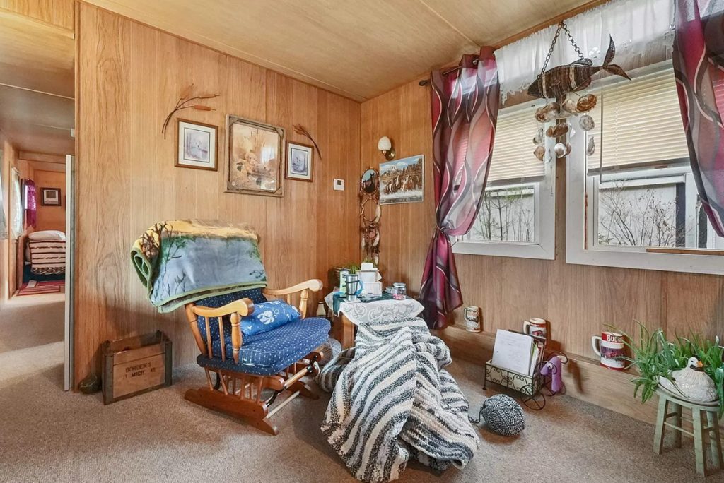 1950-mobile-home-living-room