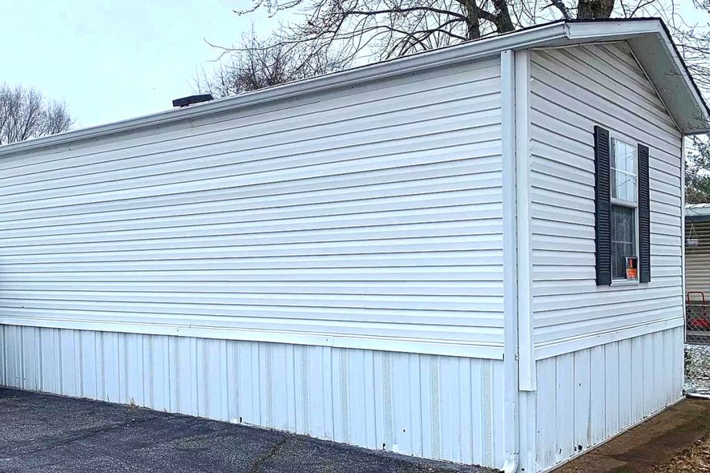How Much Vinyl Siding Do I Need for a 16x80 Mobile Home