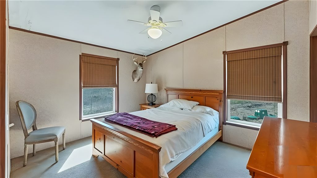  Elegant Monochrome Color-Schemes-for-Mobile-Home-Bedrooms