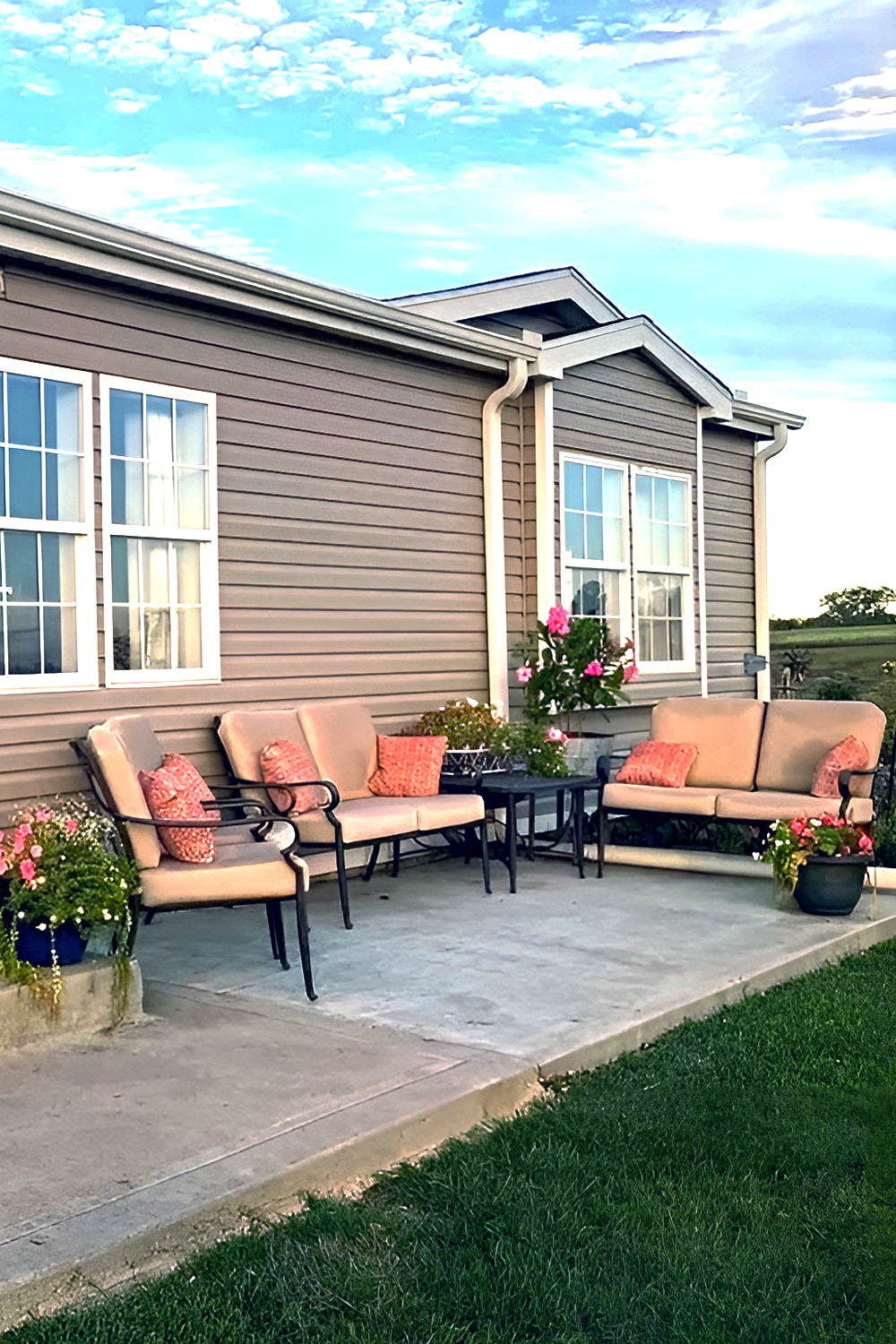 Exterior-Mobile-Home-Remodeling-Outdoor Seating Area