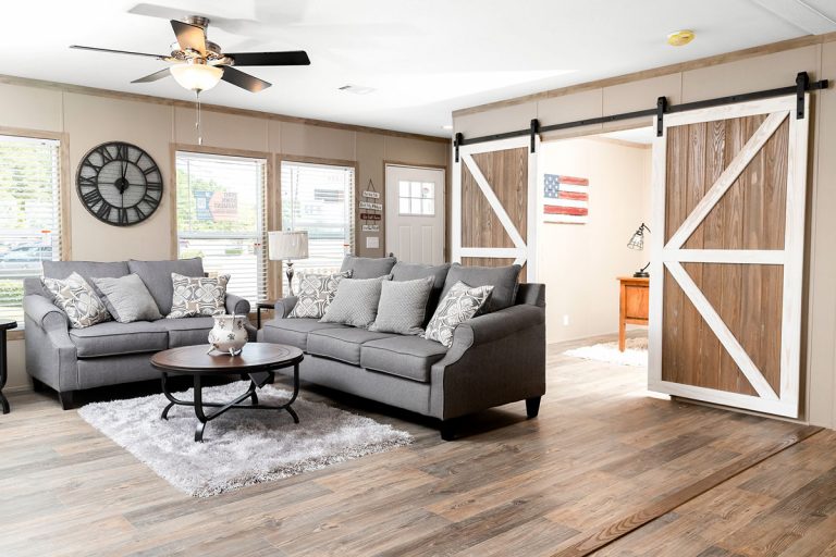 13 Stunning Farmhouse Style Mobile Homes