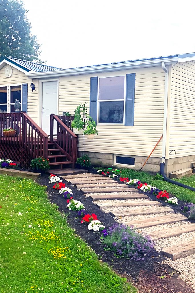 Pathway Lining Mobile-Home-Flower-Beds