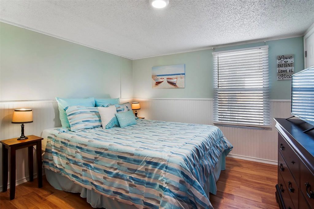 Vibrant Pastels-Color-Schemes-for-Mobile-Home-Bedrooms.