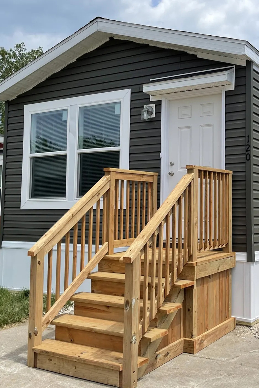 How to Build Wood Steps for a Mobile Home