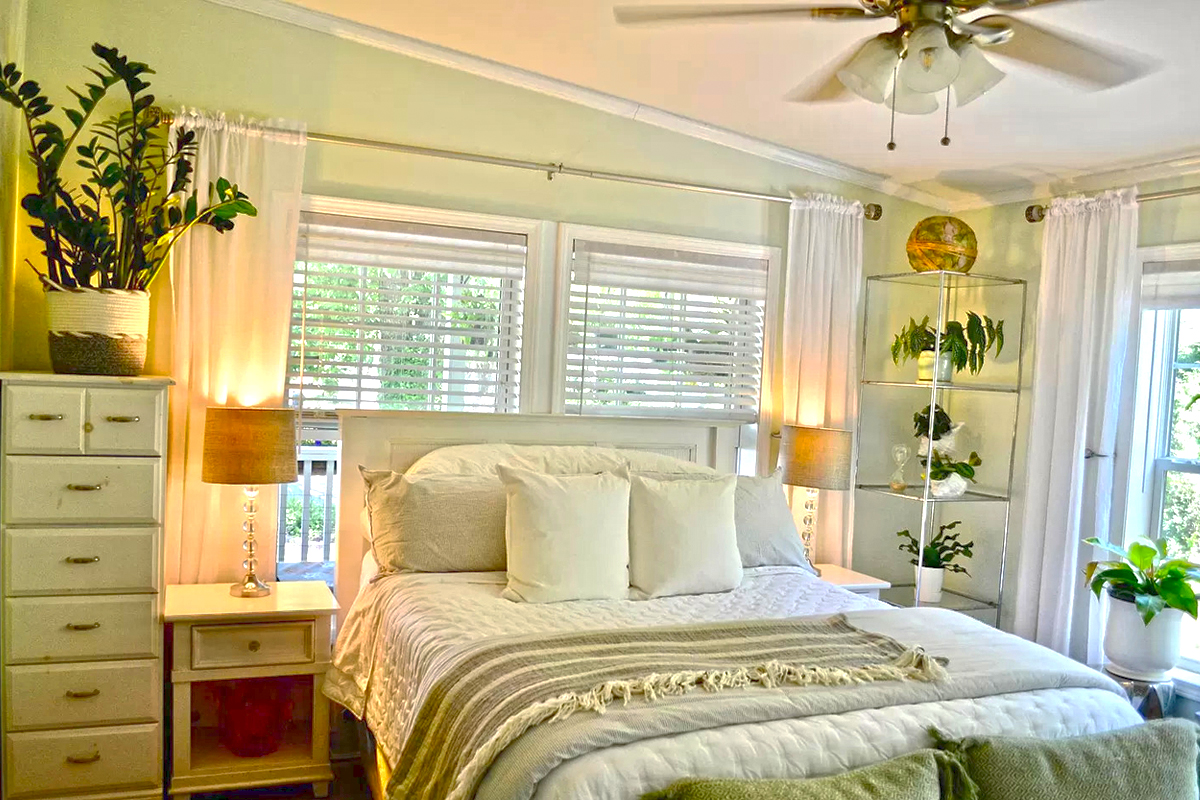 Mobile-Home Bedroom with Indoor-Plants