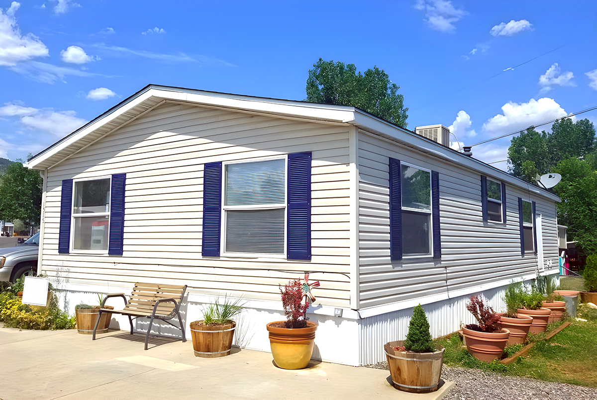 7 Inspiring Mobile Home Exterior Color Combination Ideas