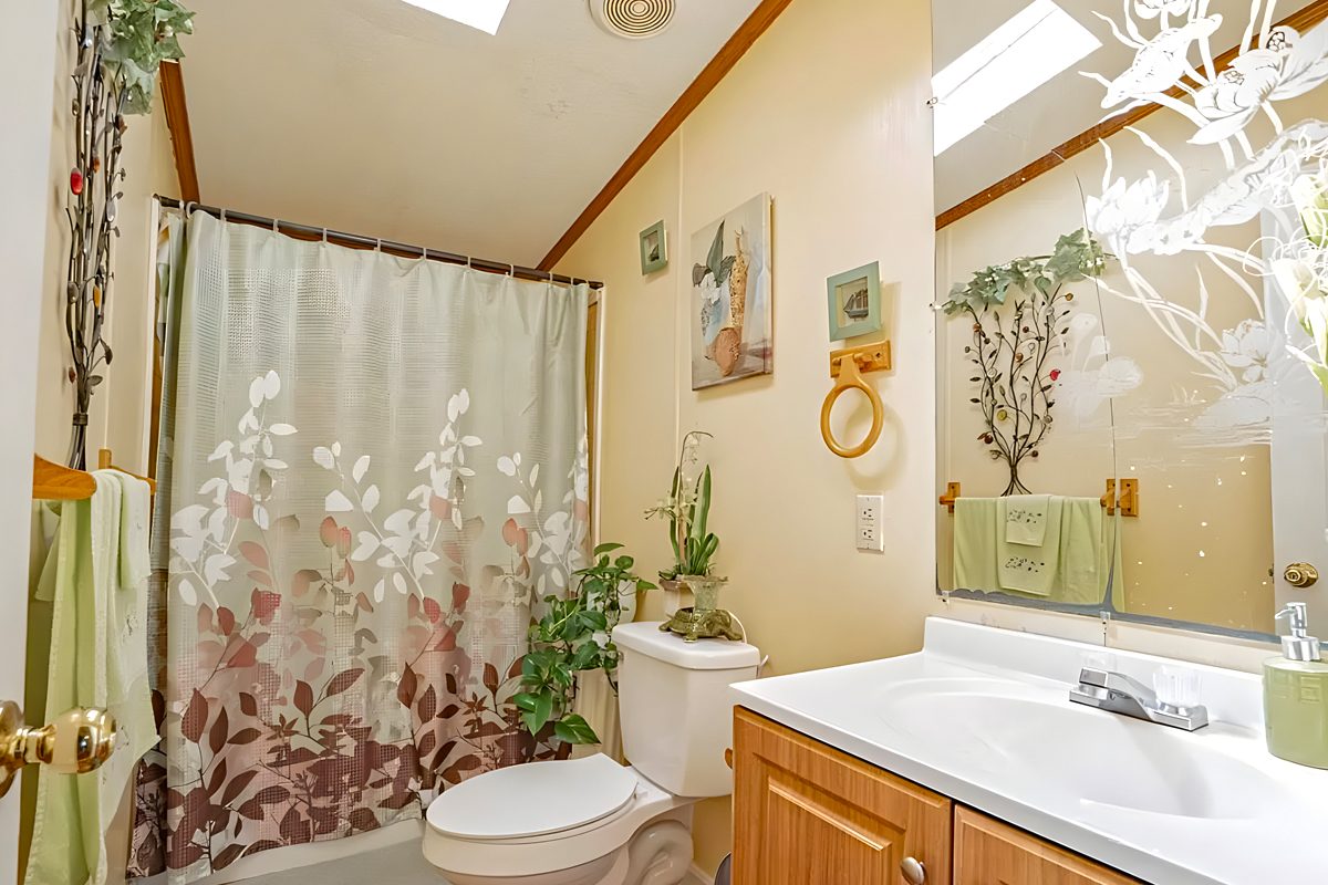 Mobile-Home-Indoor-Plant-Bathroom