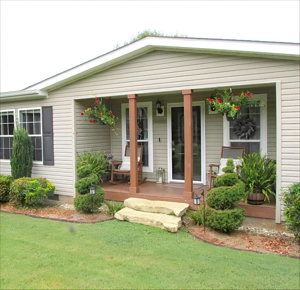 12 Mobile Home Landscaping Tips for Maximum Curb Appeal