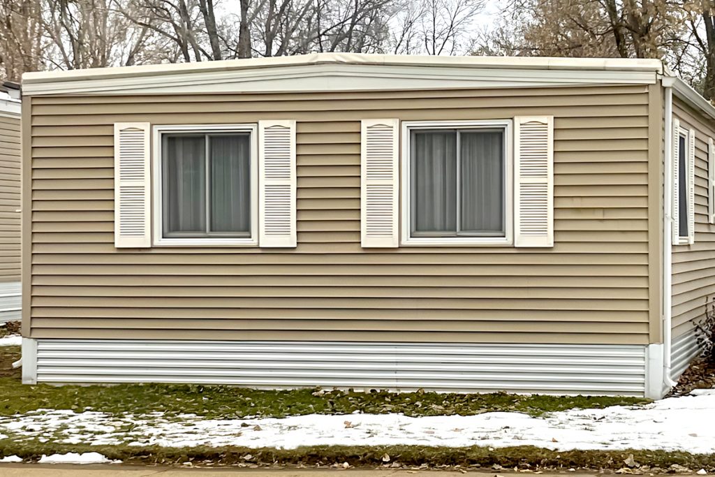 Mobile Home Skirting Options for Extreme Weather Conditions