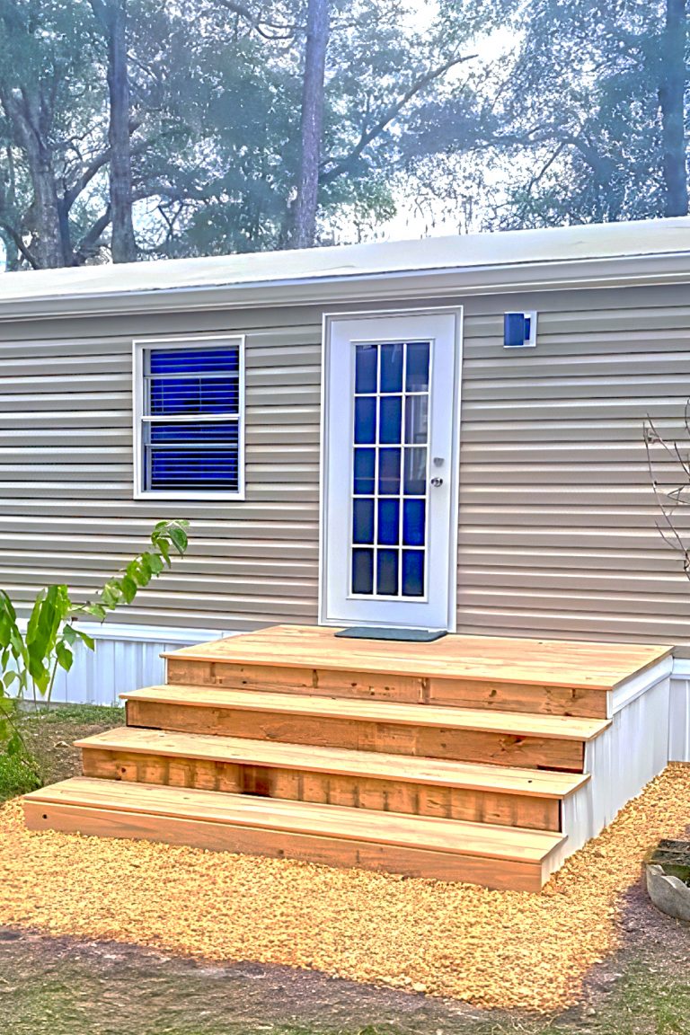 10 Mobile Home Wooden Steps Design Ideas