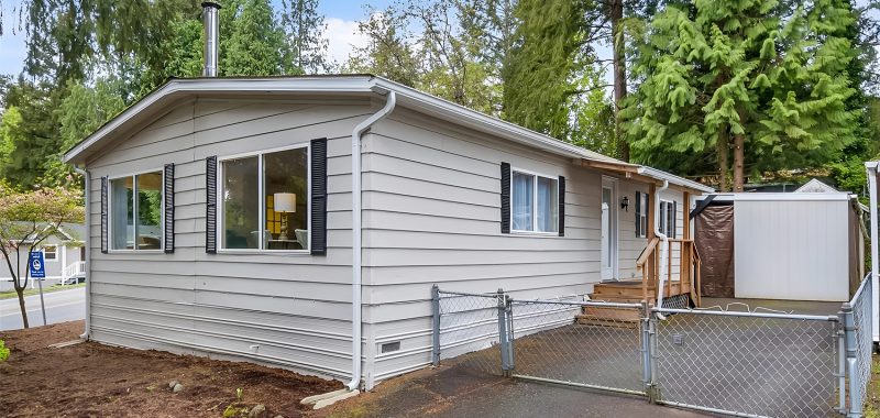 1979-Mobile-Home-Renovation-Exterior