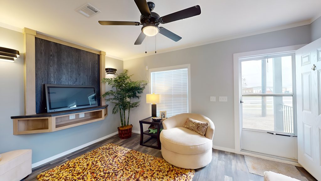 A Compact and Well-Organized Single Mobile Home