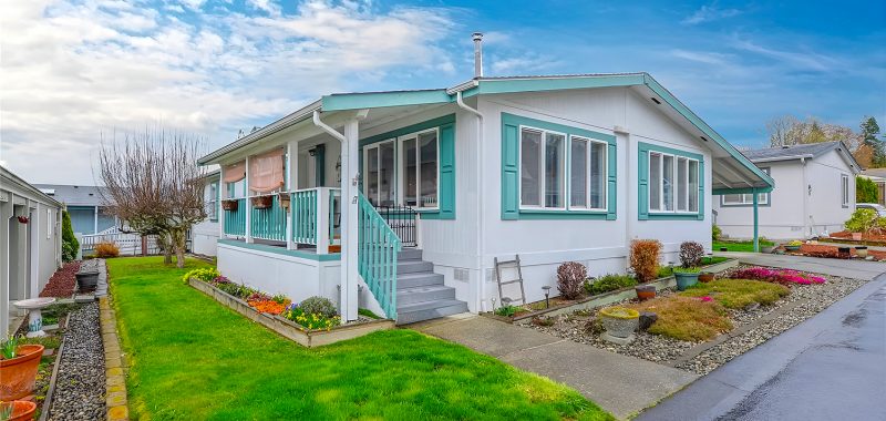 Step Inside the Stunning 1995 Mobile Home Makeover