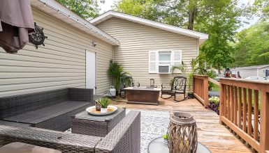 8 Back Deck Ideas for Mobile Homes