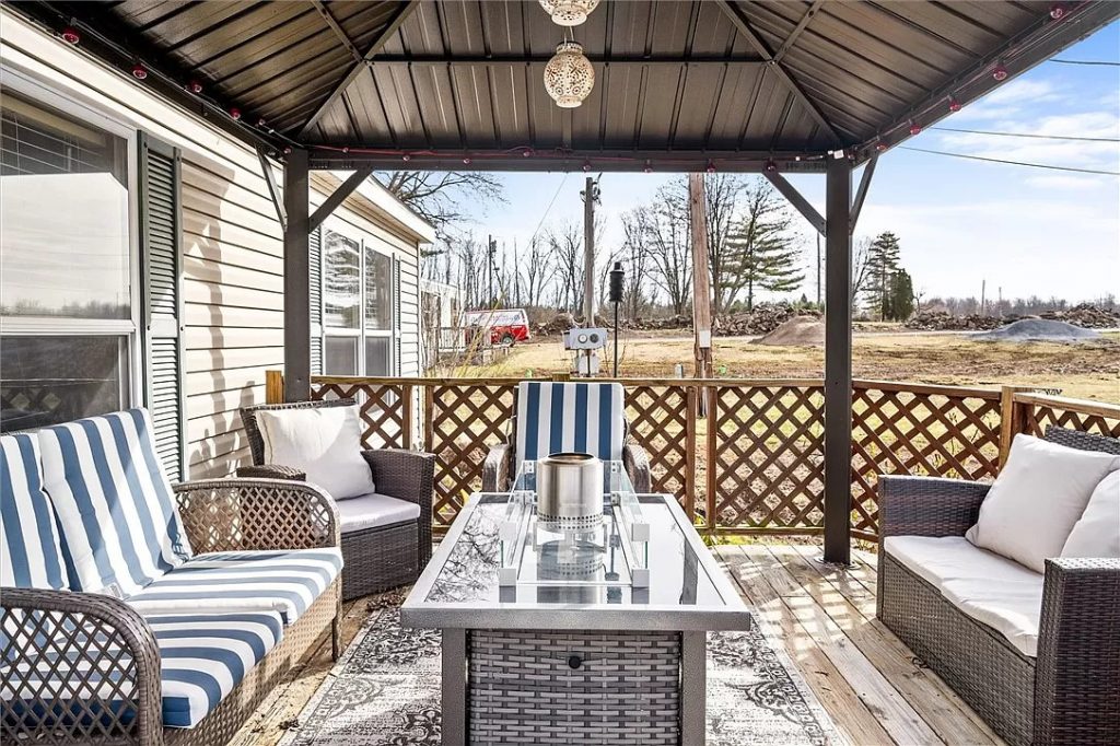 20 Mobile Home Deck Decor Ideas