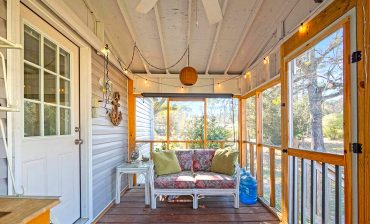 10 Mobile Home Screened-In Porch Decorating Ideas