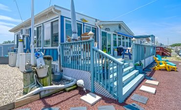 10 Coastal Mobile Home Exterior Ideas