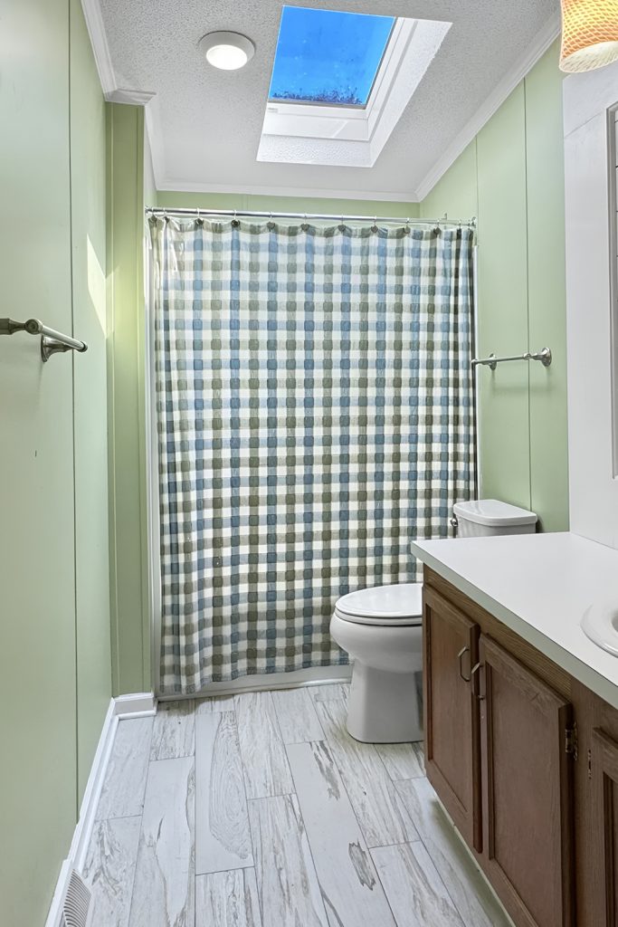 18 Mobile Home Bathroom Color Ideas