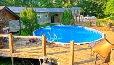 Mobile-Home-Mobile Home Back Deck with A pool