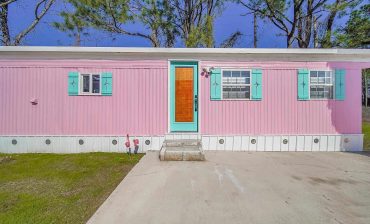 1972-Mobile-Home Pink-Color-Palette