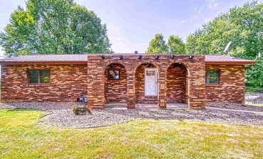 This 1977 Mobile Home Gets a Brick Exterior Makeover