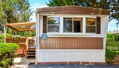 1981 Mobile Home with Stylish Makeover