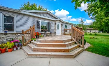 A Deck That Welcomes You Home: Design Ideas for a Cozy Mobile Home Retreat