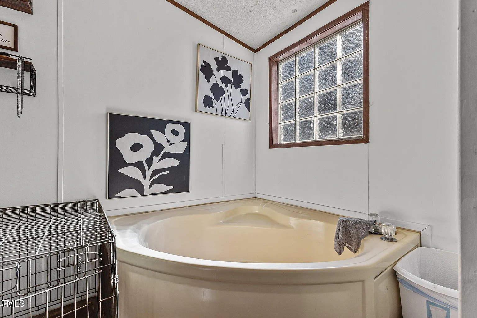 Mobile-Home-Corner Soaking Tub