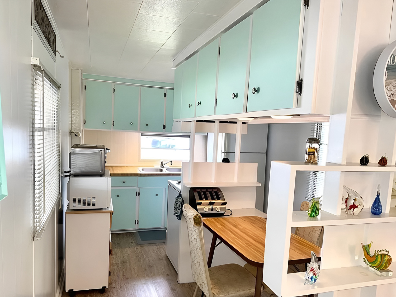 Mobile-Home-Decorating-Paint kitchen cabinets in cheerful shades