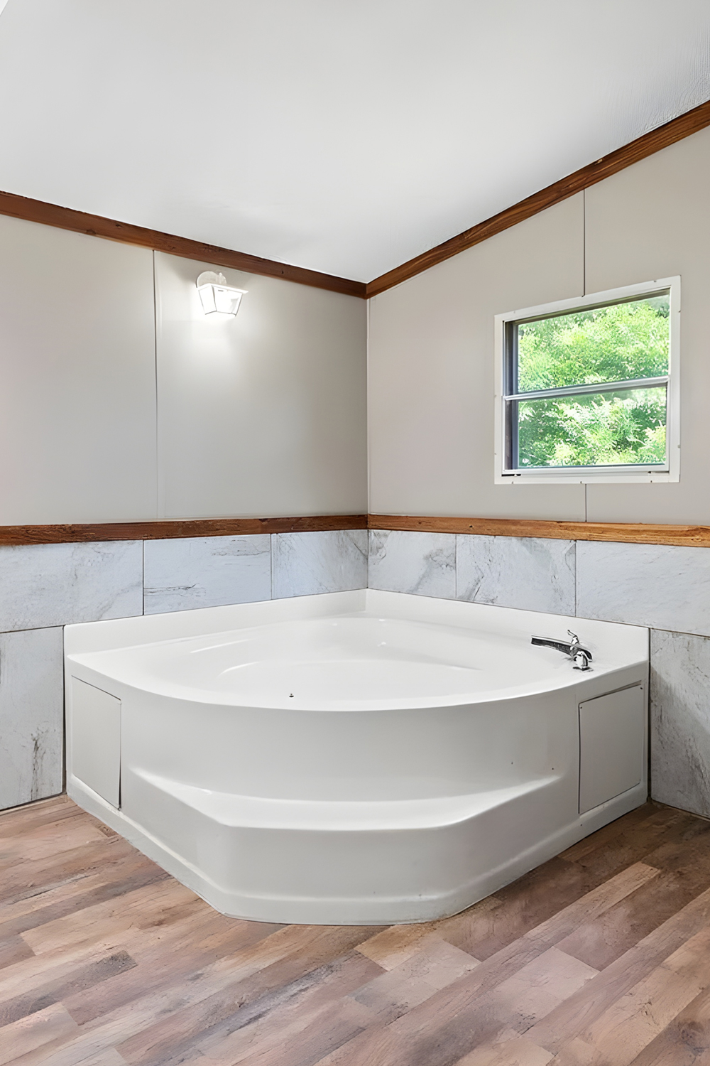 6 Types of Mobile Home Soaking Tubs