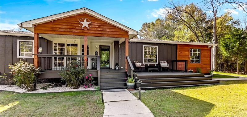 Modern Farmhouse Mobile Home Porch and Deck Design Inspiration