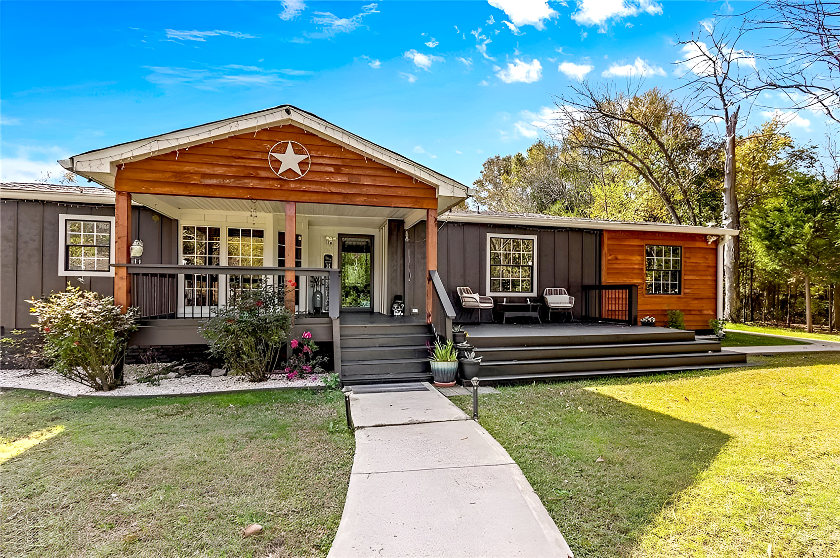 Modern Farmhouse Mobile Home Porch and Deck Design Inspiration