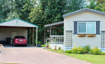 Cozy Single-Wide Mobile Home Exterior