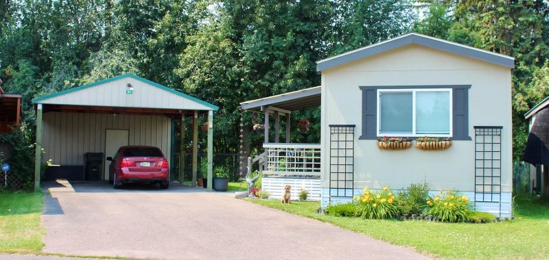 Cozy Single-Wide Mobile Home Exterior