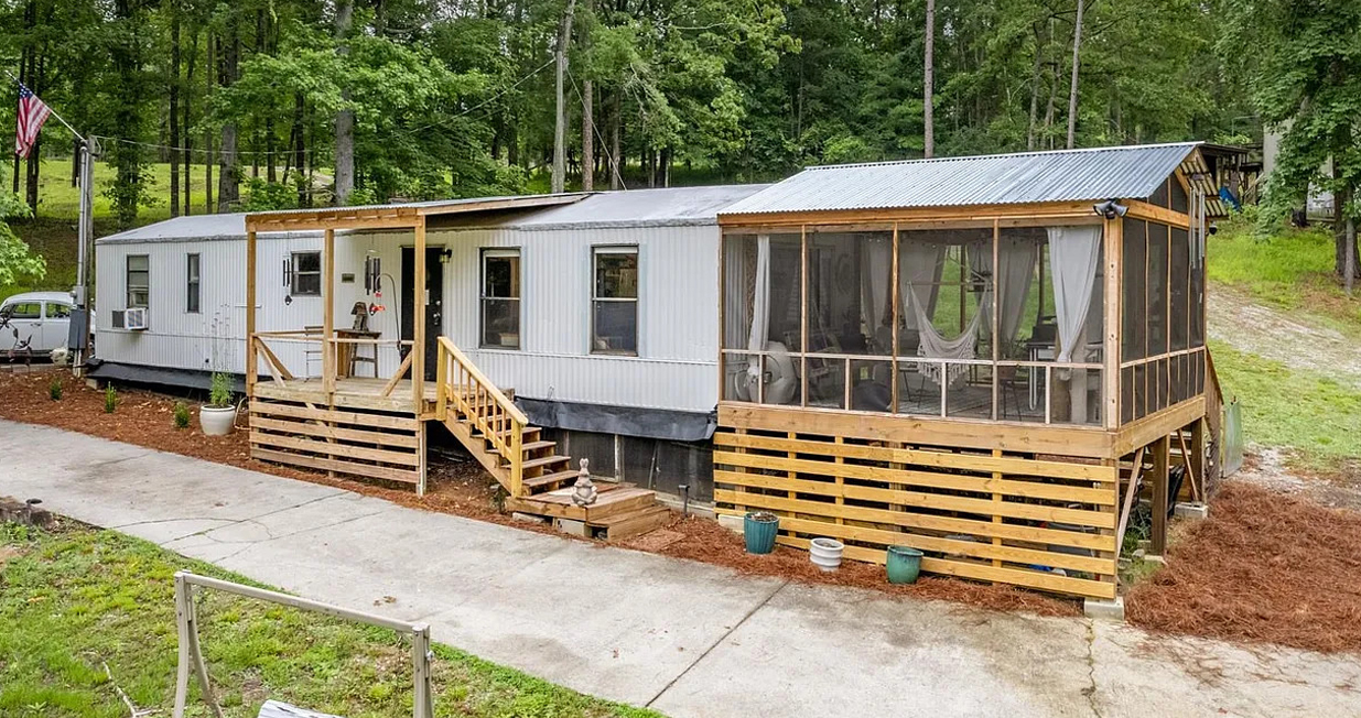 1986 Single Wide Mobile Home Makeover -Exterior