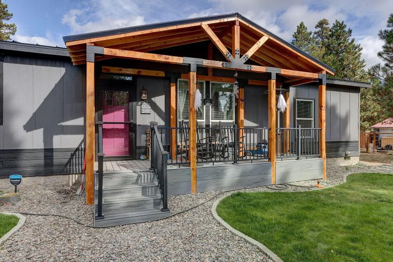 17 Double Wide Front Porch Ideas to Enhance Your Home's Curb Appeal