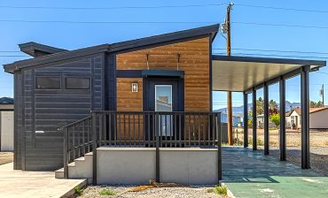 25 Modern Mobile Home Exterior Ideas to Enhance Curb Appeal